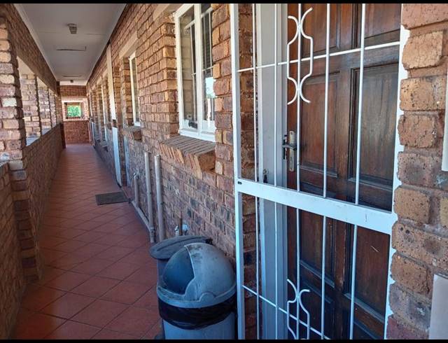 2 BEDROOM TOWNHOUSE FOR SALE IN TERENURE